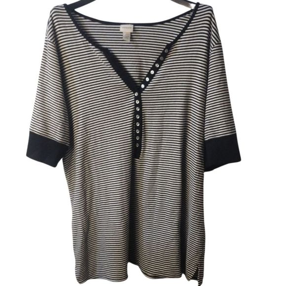 Venezia Soft Striped V-Neck with Button Accent Like New Black & White Size 22/24 - Picture 2 of 7